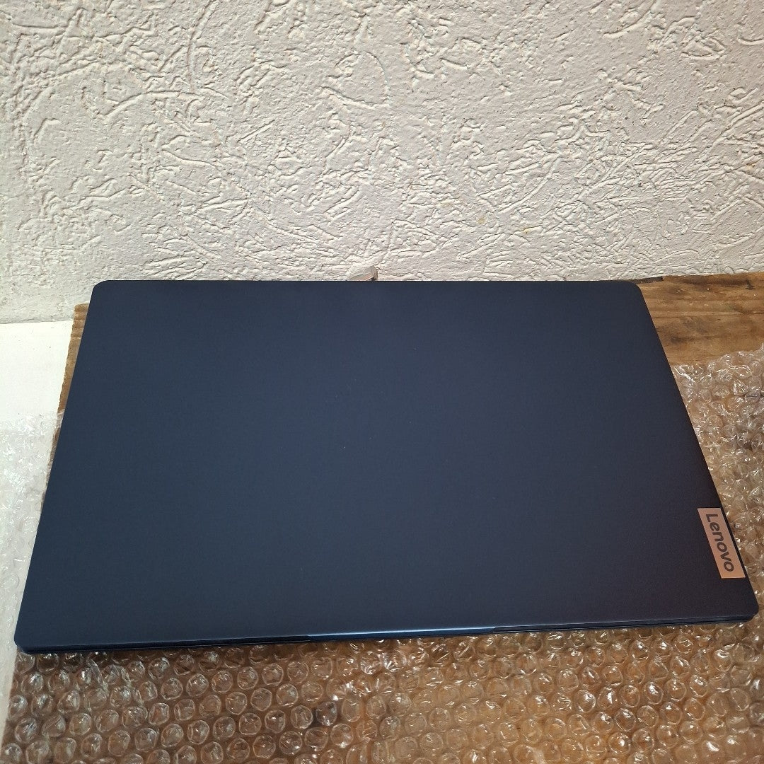 LAPTOP LENOVO IDEAPAD SLIM 3 15IAN8 (2023) 256 GB SSD 8 GB RAM (SEMINUEVO)