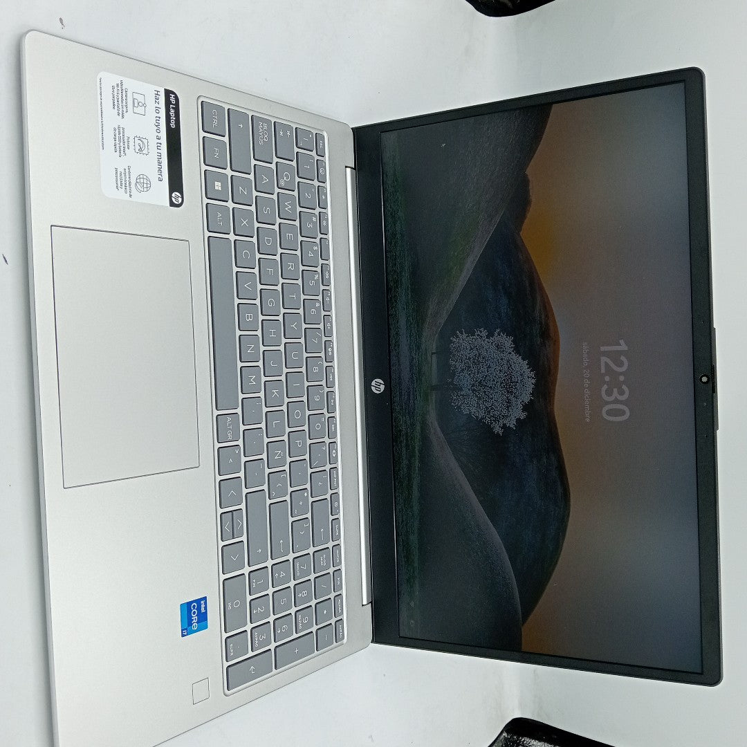 LAPTOP HP 15-FD0046LA (2024) 512 GB SSD 8 GB RAM (SEMINUEVO)