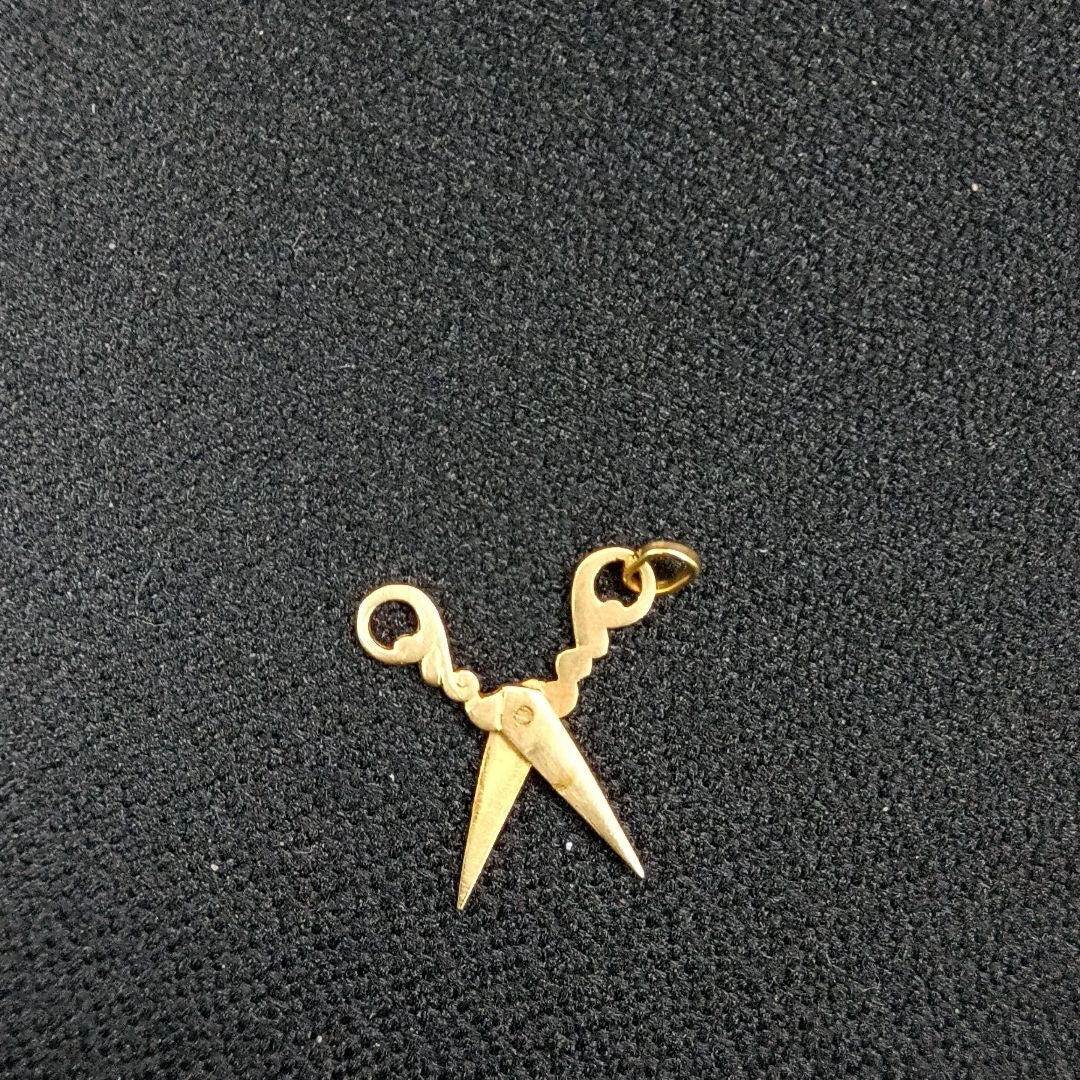 K1 1,10 GRMS 14 K ESPECIFICACIONES COMPLEMENTARIAS DIJE TIJERAS (SEMINUEVO)