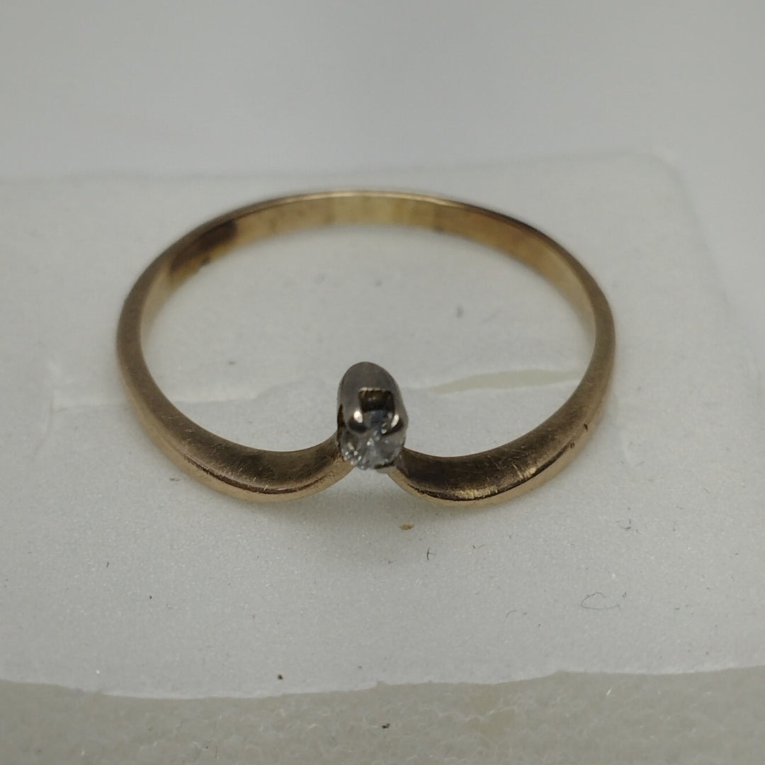 K1 1,40 GRMS 8 K ESPECIFICACIONES COMPLEMENTARIAS ANILLO CON MINI PIEDRA BLANCA (SEMINUEVO)