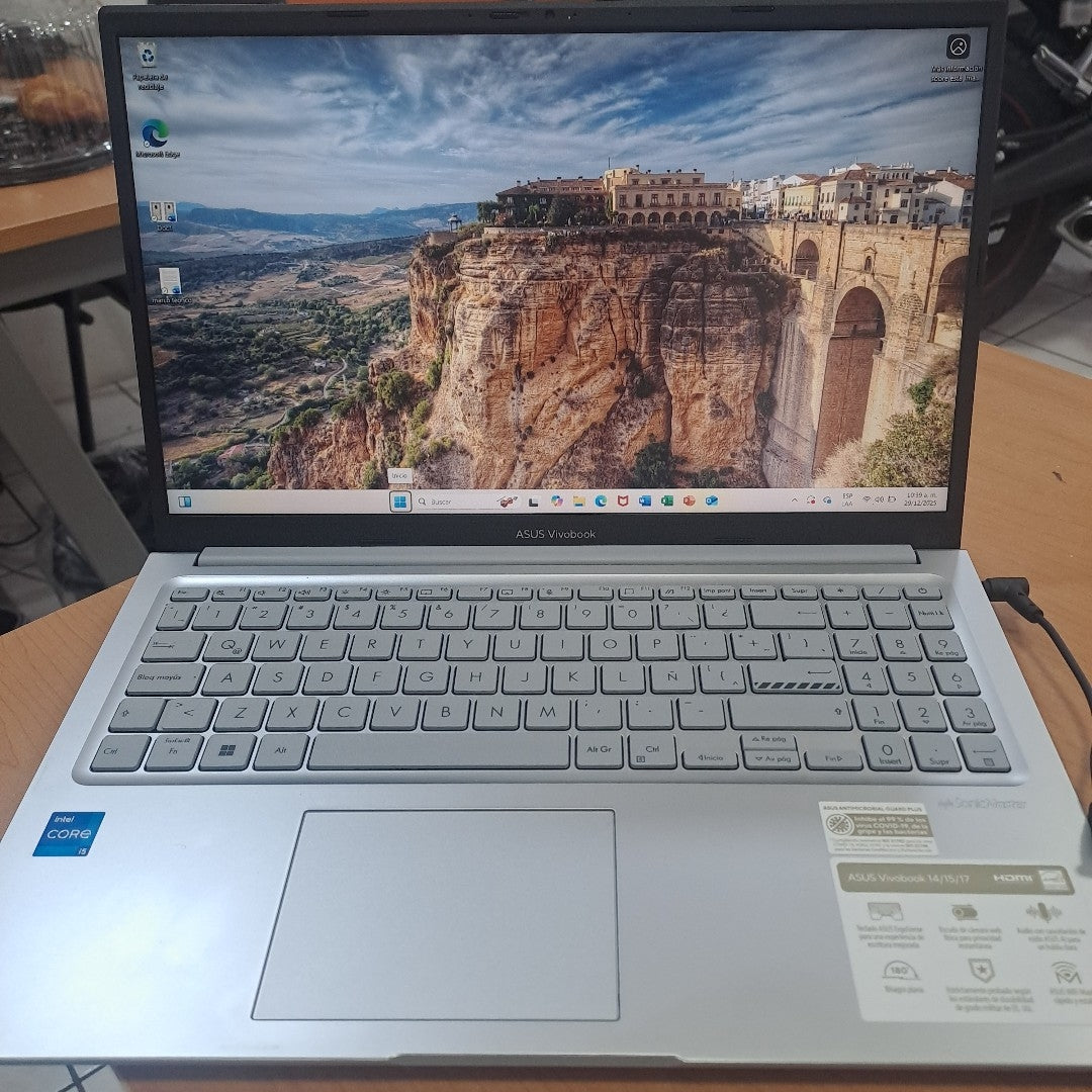 LAPTOP ASUS VIVOBOOK 15 X1504ZA-NJ303W (2024) 512 GB SSD 8 GB RAM (SEMINUEVO)