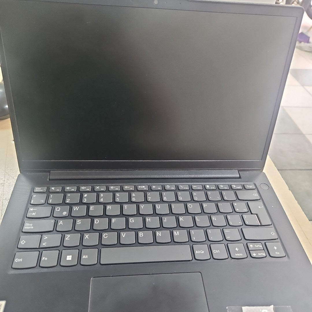 LAPTOP LENOVO V14 G2 IJL (2024) 256 GB SSD 4 GB RAM (SEMINUEVO)