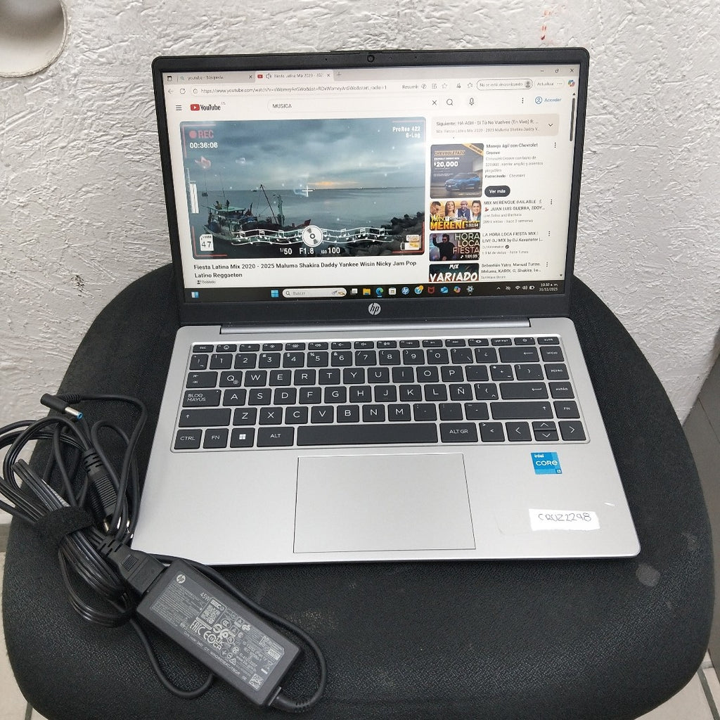 LAPTOP HP 240 G10 (2025) 512 GB SSD 8 GB RAM (SEMINUEVO)