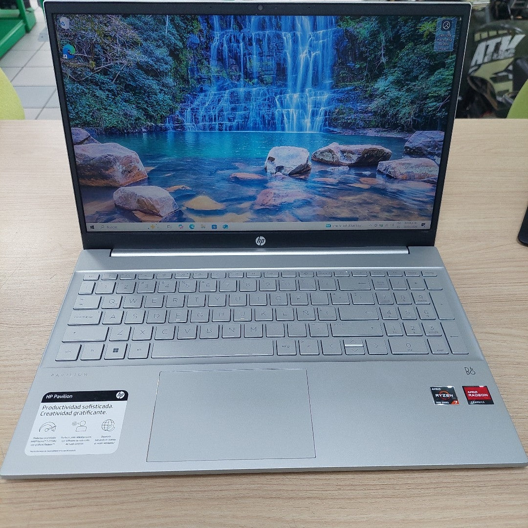 LAPTOP HP PAVILION 15-EH3002LA (2024) 512 GB SSD 16 GB RAM (SEMINUEVO)