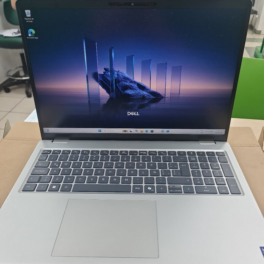LAPTOP DELL PRO 16 PLUS PB16250 (2025) 1 TB SSD 16 GB RAM (SEMINUEVO)