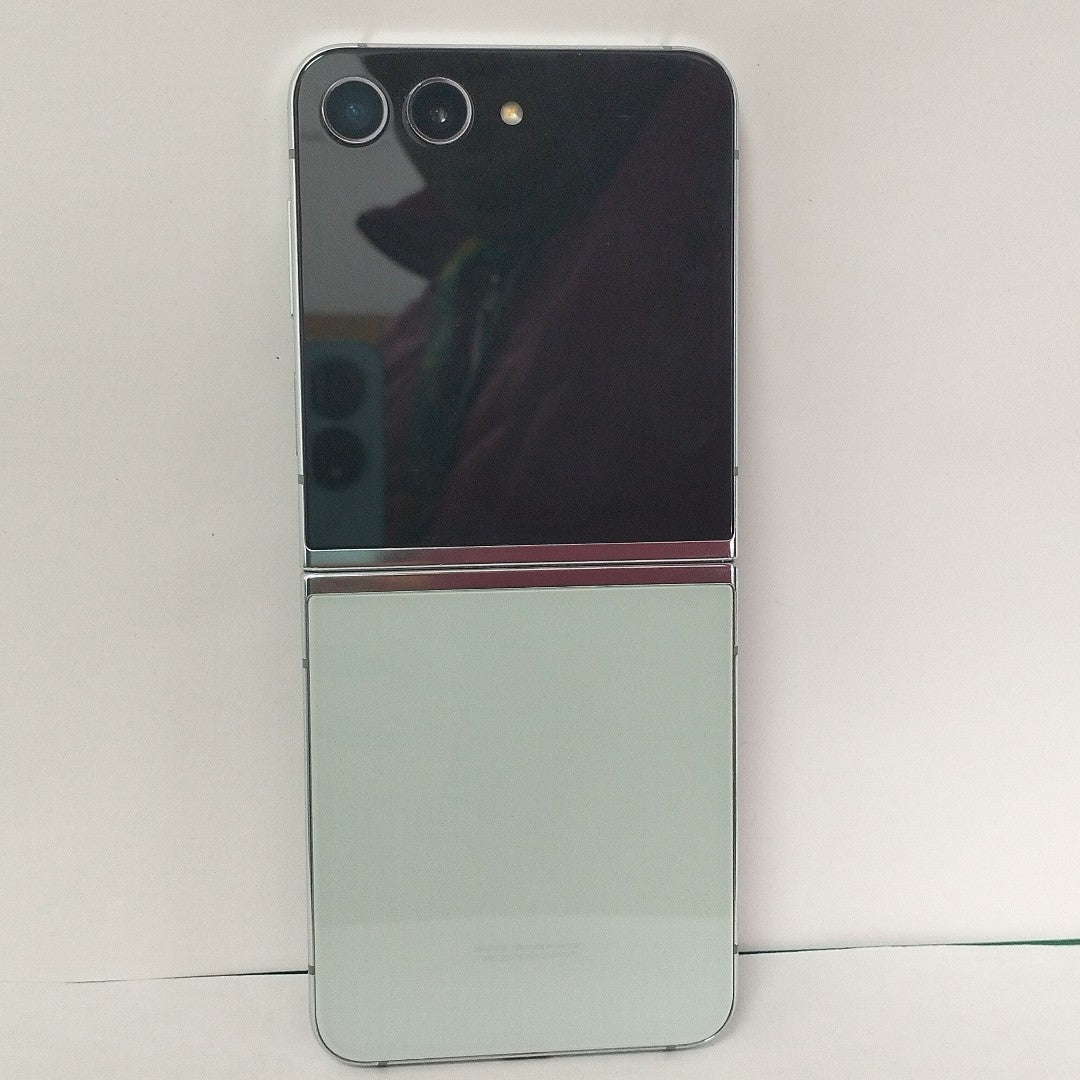 CELULAR SAMSUNG GALAXY Z FLIP 5 SM-F731B (2023) 512 GB 8 GB RAM (SEMINUEVO)