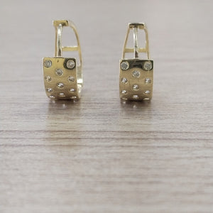 HUGGIES ORO 14K 2.7 (NUEVO)