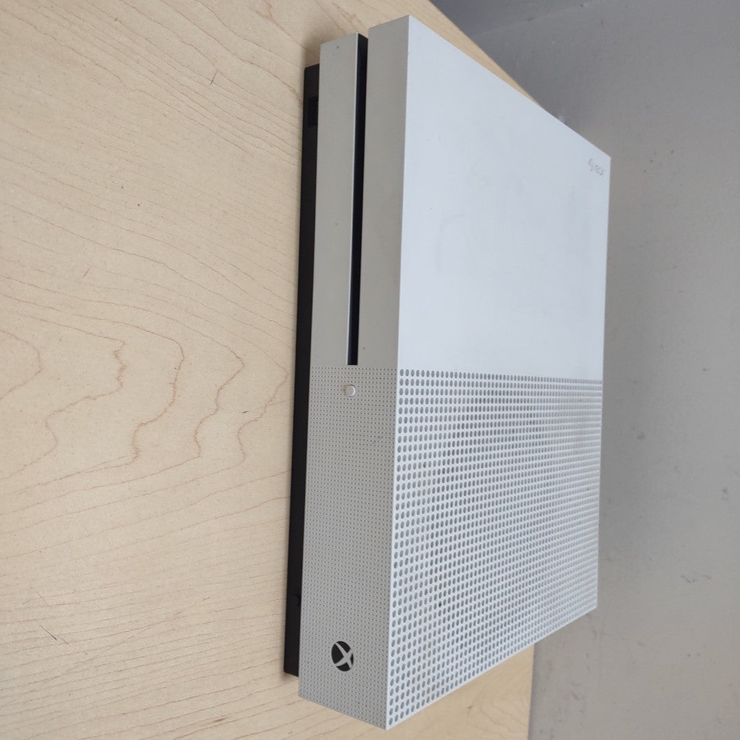 CONSOLA DE VIDEOJUEGO MICROSOFT XBOX ONE S 1 TB (SEMINUEVO)