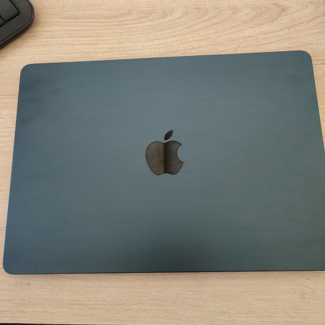 LAPTOP APPLE MACBOOK AIR 13" 2024 4.05 A3113 (8 CPU/ 8 GPU) 256 GB SSD 16 GB RAM (SEMINUEVO)