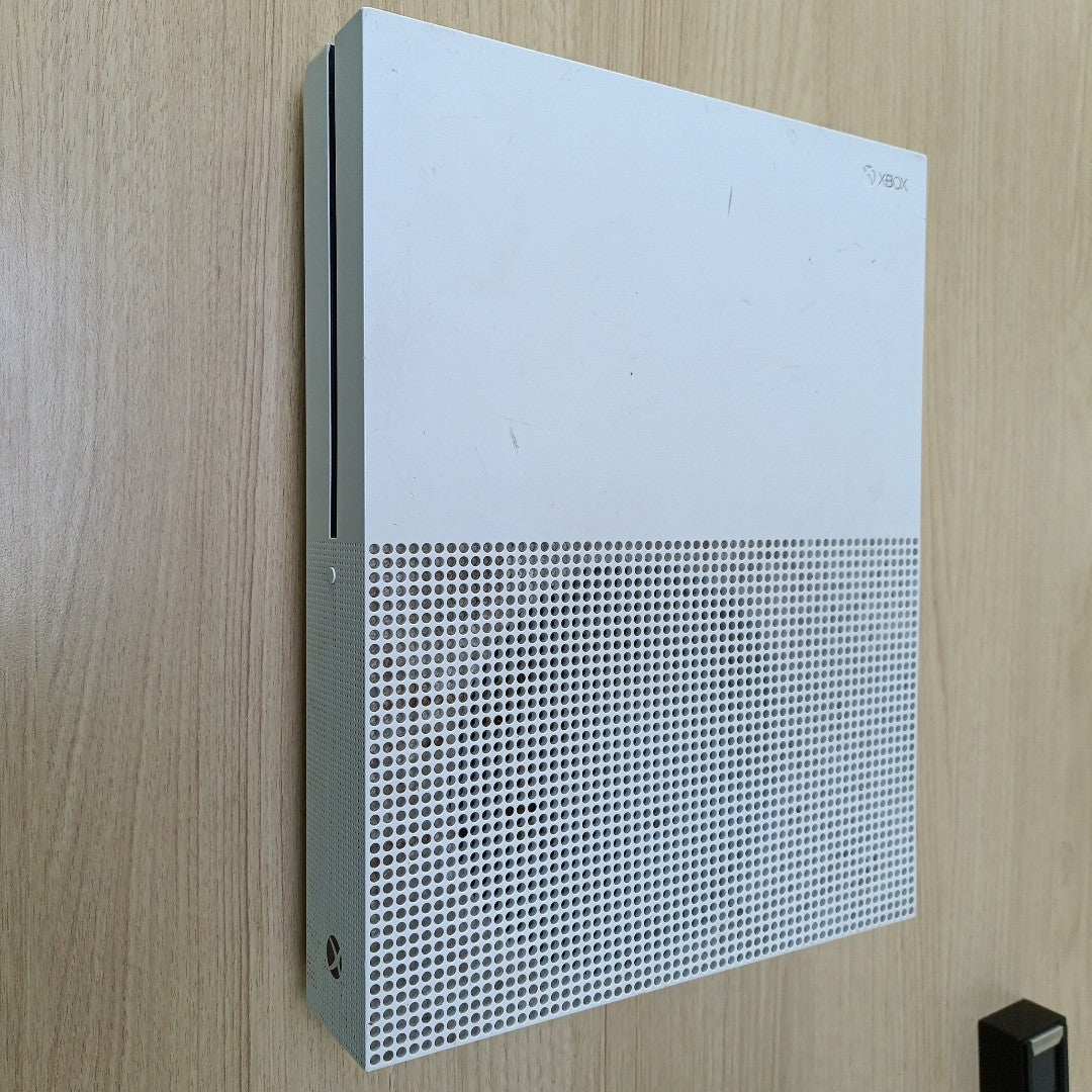 CONSOLA DE VIDEOJUEGO MICROSOFT XBOX ONE S 1 TB (SEMINUEVO)
