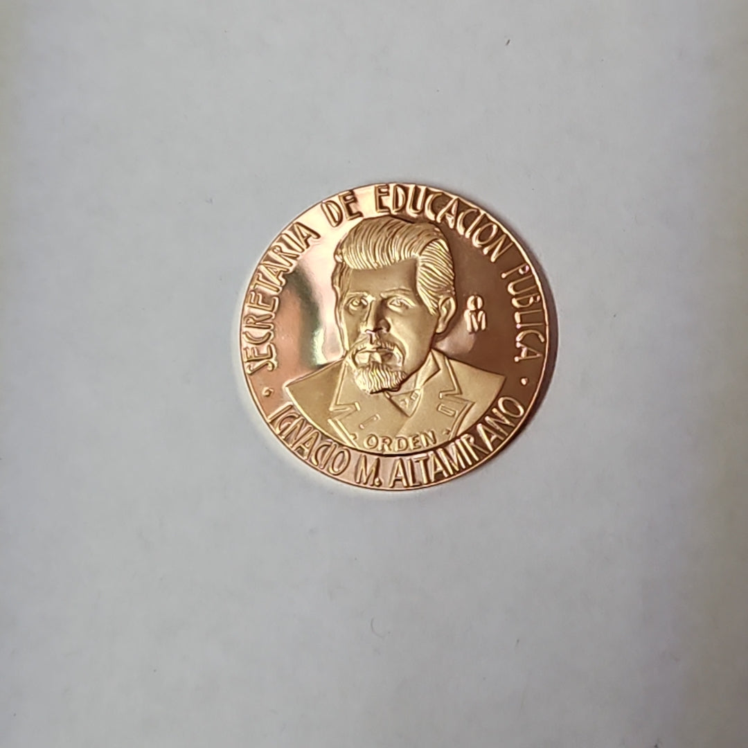 MEDALLA CONMEMORATIVA ORO 21 K 42 GRMS (SEMINUEVO)