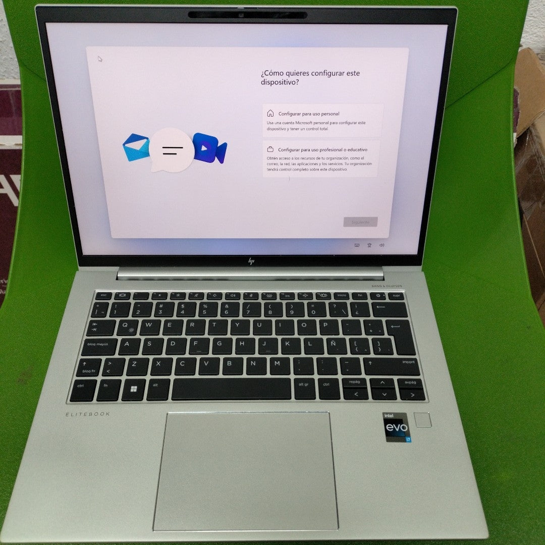 LAPTOP HP ELITEBOOK 840 G9 (2024) 256 GB SSD 16 GB RAM (SEMINUEVO)