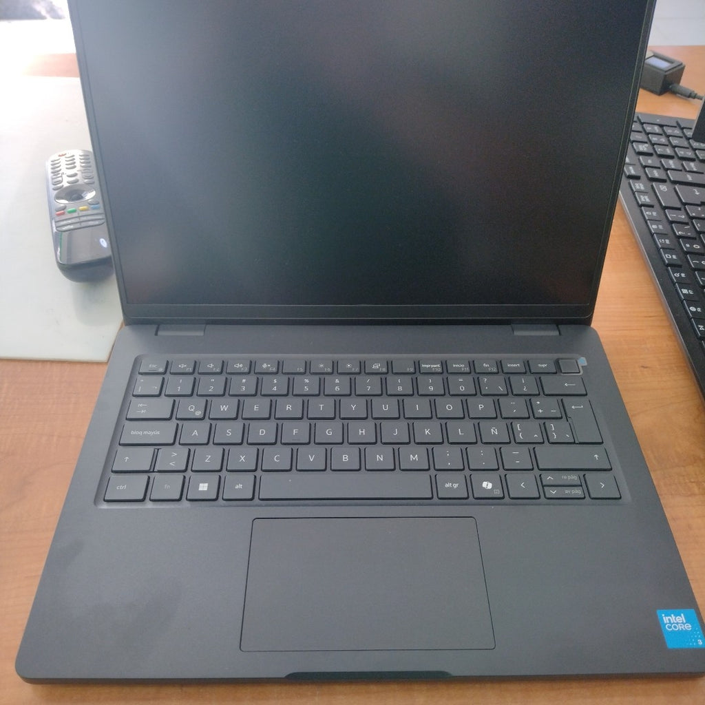 LAPTOP DELL PRO 14 PC14250 (2025) 256 GB SSD 8 GB RAM (SEMINUEVO)