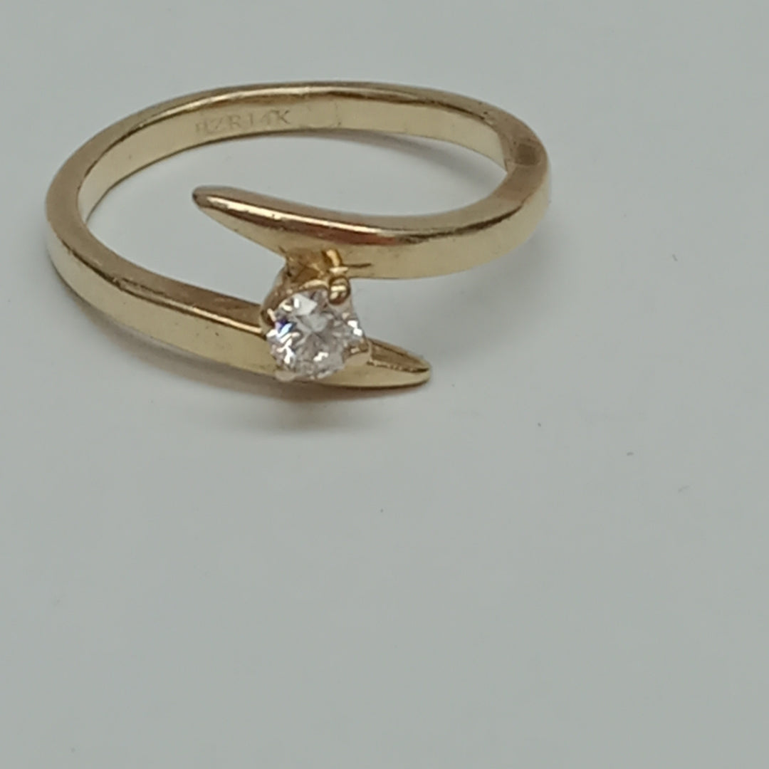 K1 2,50 GRMS 14 K ESPECIFICACIONES COMPLEMENTARIAS ANILLITO C UN DIAMTE 0.15 PTS (SEMINUEVO)