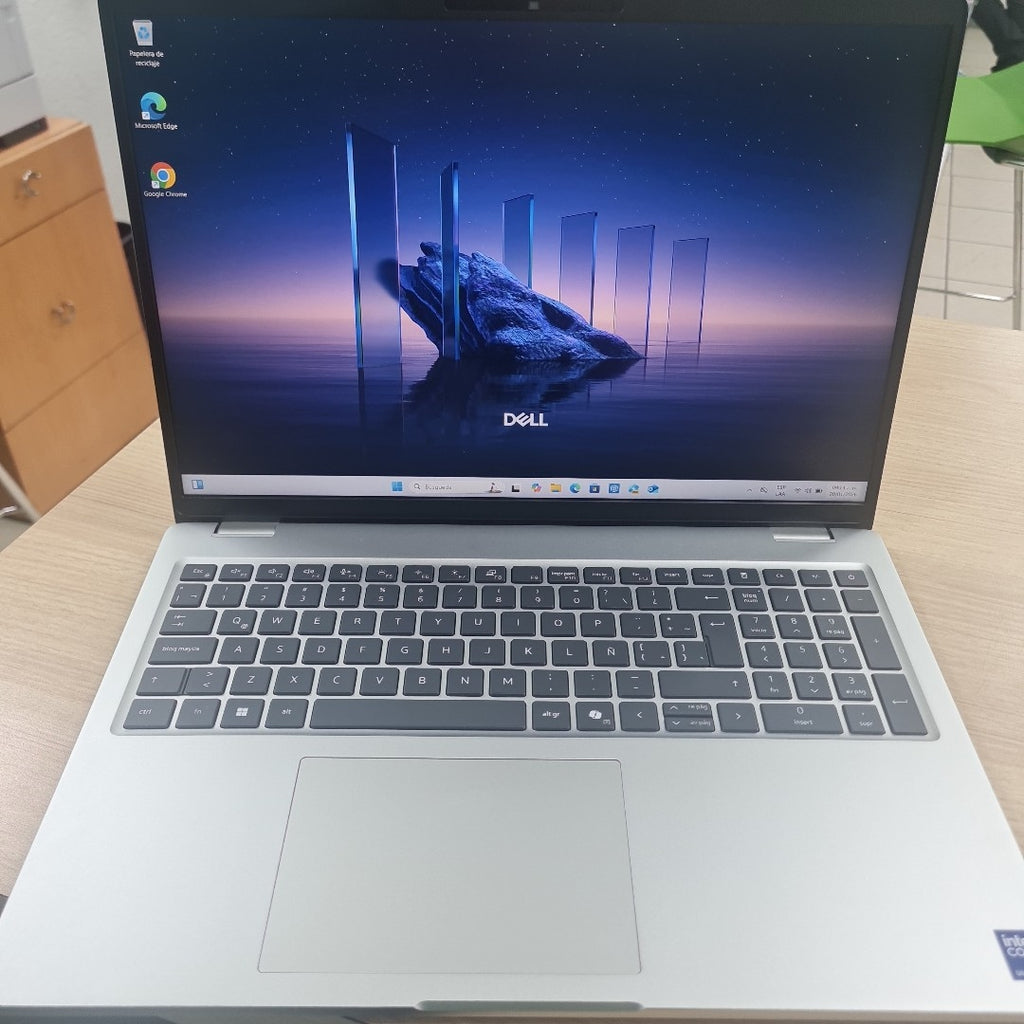 LAPTOP DELL PRO 16 PLUS PB16250 (2025) 1 TB SSD 16 GB RAM (SEMINUEVO)