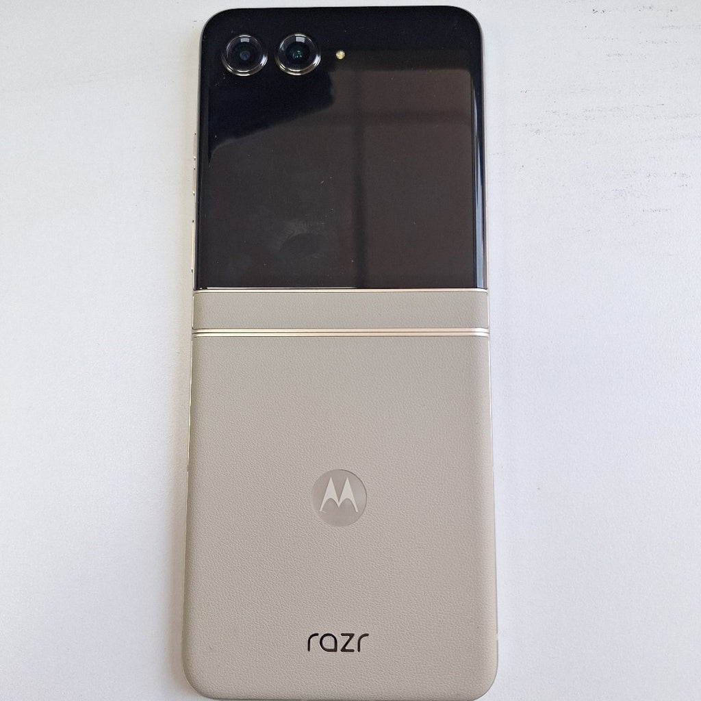 CELULAR MOTOROLA RAZR 50 5G XT2453-1 512 GB 12 GB RAM (SEMINUEVO)