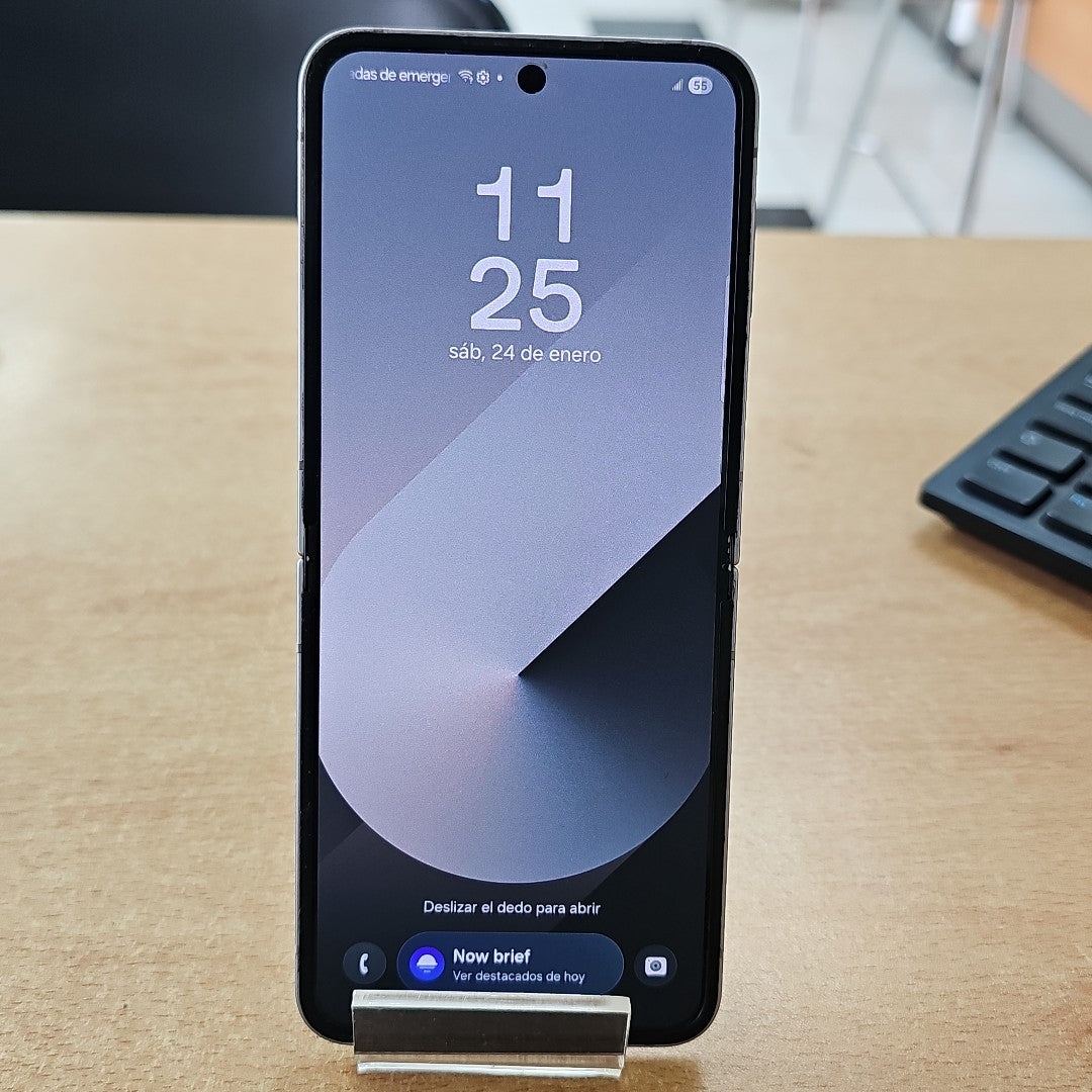 CELULAR SAMSUNG GALAXY Z FLIP6 SM-F741B (2024) 512 GB 12 GB RAM (SEMINUEVO)