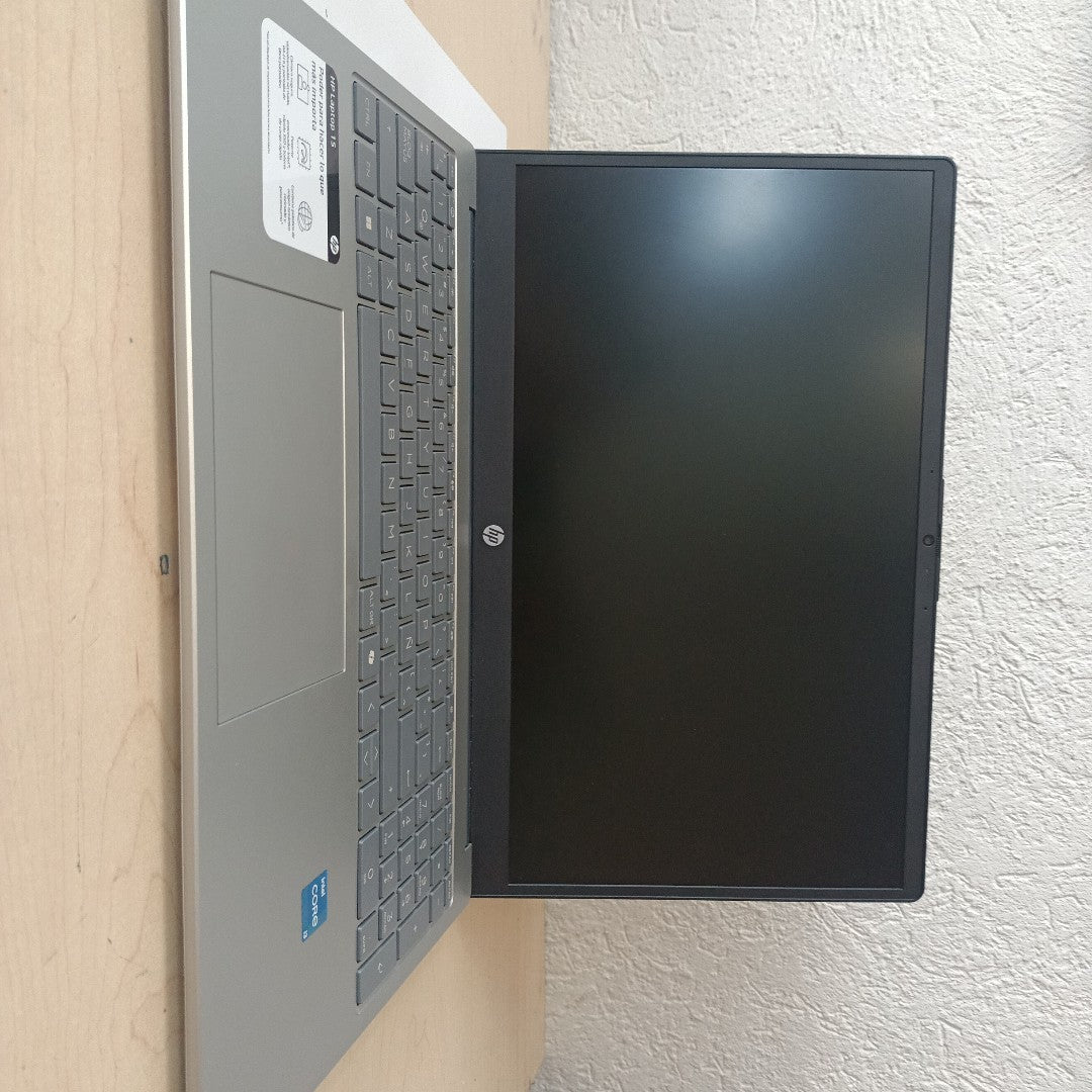 LAPTOP HP 15-FD0231LA (2025) 512 GB SSD 8 GB RAM (SEMINUEVO)