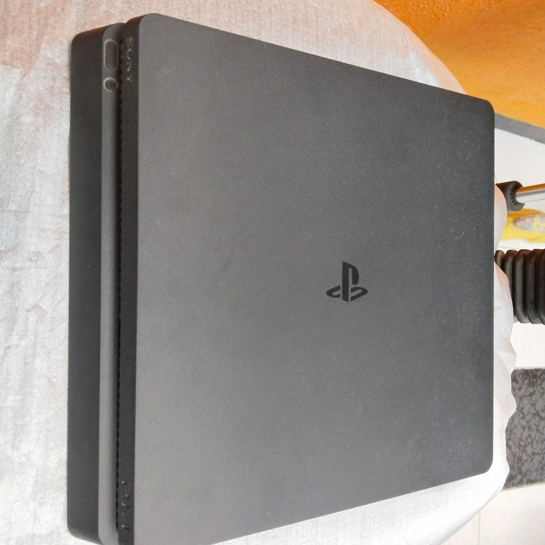 CONSOLA DE VIDEOJUEGO SONY PS4 1 TB (SEMINUEVO)