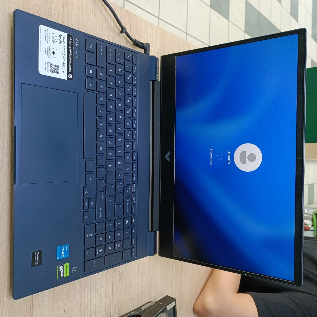 LAPTOP HP VICTUS 15-FA0033DX (2024) 512 GB SSD 8 GB RAM (SEMINUEVO)