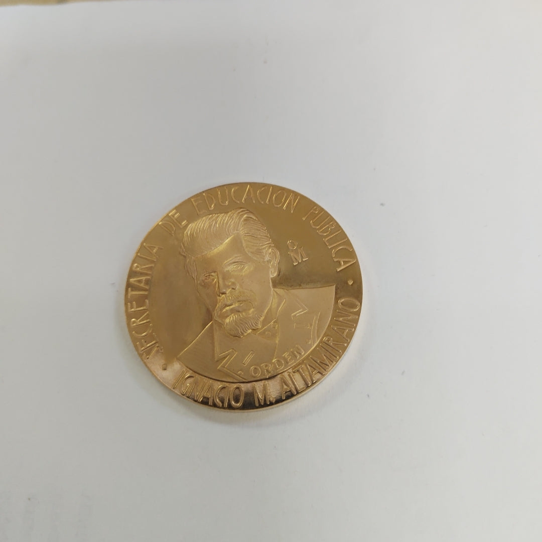 MEDALLA CONMEMORATIVA ORO 21 K 42 GRMS (SEMINUEVO)