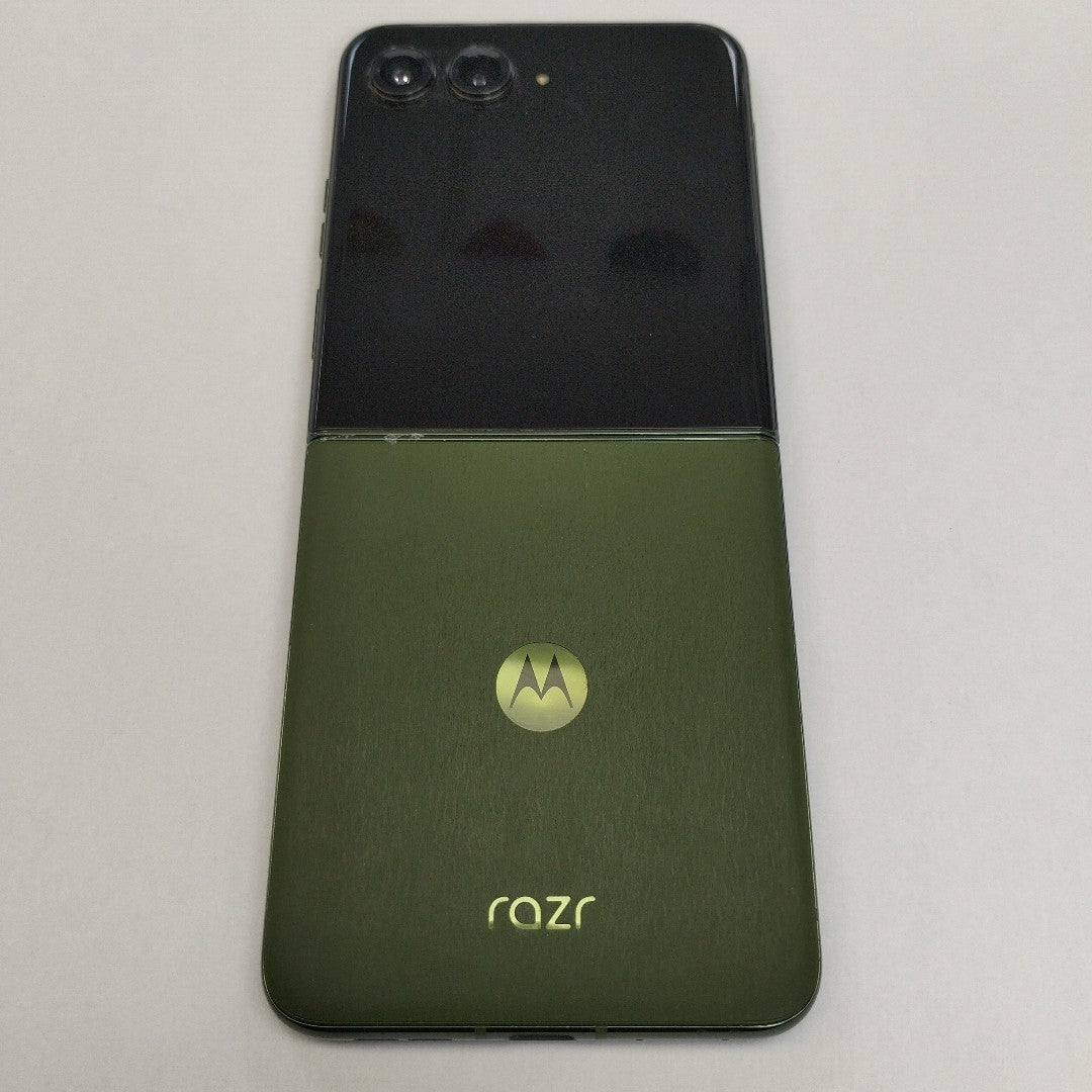 CELULAR MOTOROLA RAZR 50 ULTRA XT2451-3 (2024) 512 GB 12 GB RAM (SEMINUEVO)