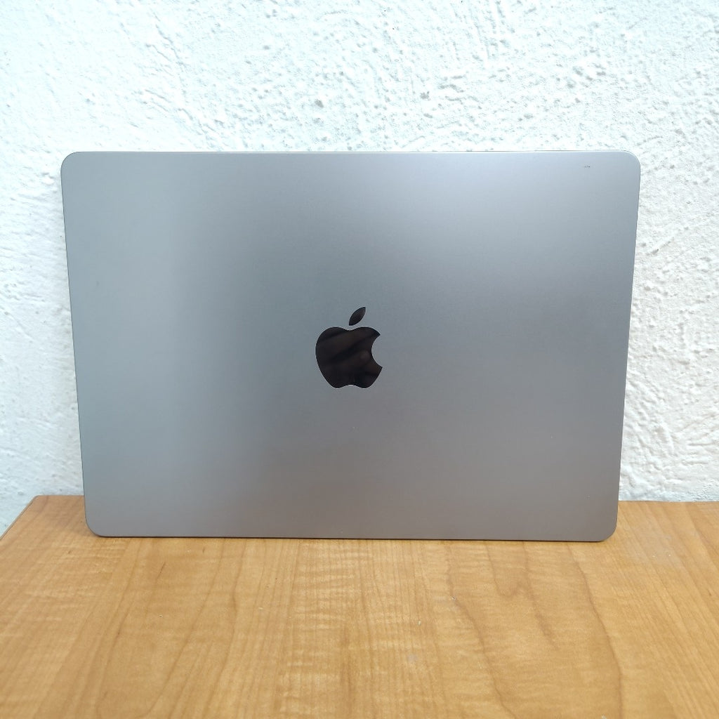 LAPTOP APPLE MACBOOK AIR 13" 2022 3.49 A2681 (8 CPU/8 GPU) 256 GB SSD 8 GB RAM (SEMINUEVO)