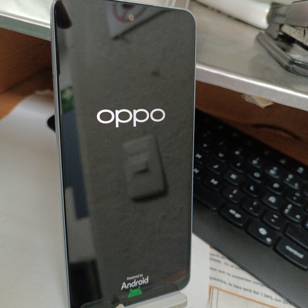 CELULAR OPPO  A5 PRO CPH2711 (2025) 256 GB 8 GB RAM (SEMINUEVO)