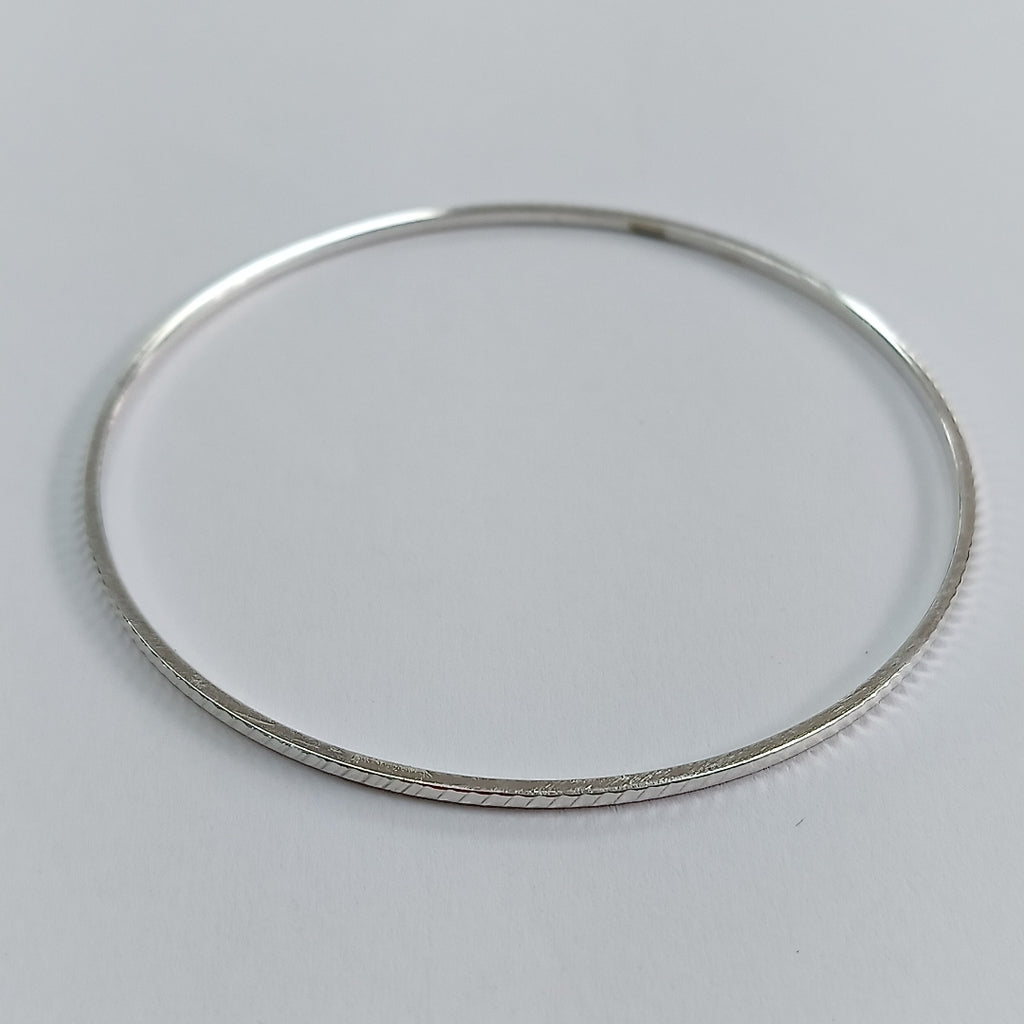 PULSERA RIGIDA PLATA 4.6 GRMS (SEMINUEVO)