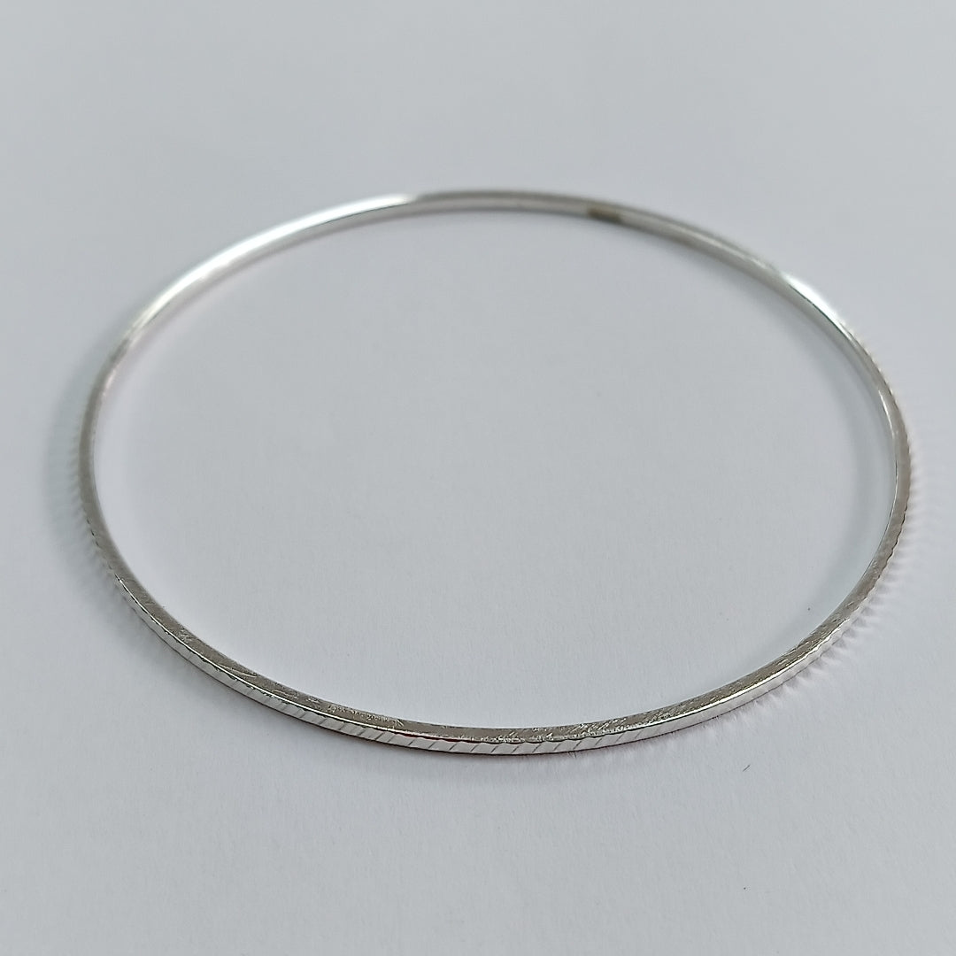 PULSERA RIGIDA PLATA 4.6 GRMS (SEMINUEVO)