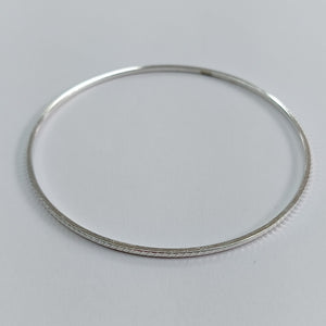 PULSERA RIGIDA PLATA 4.6 GRMS (SEMINUEVO)