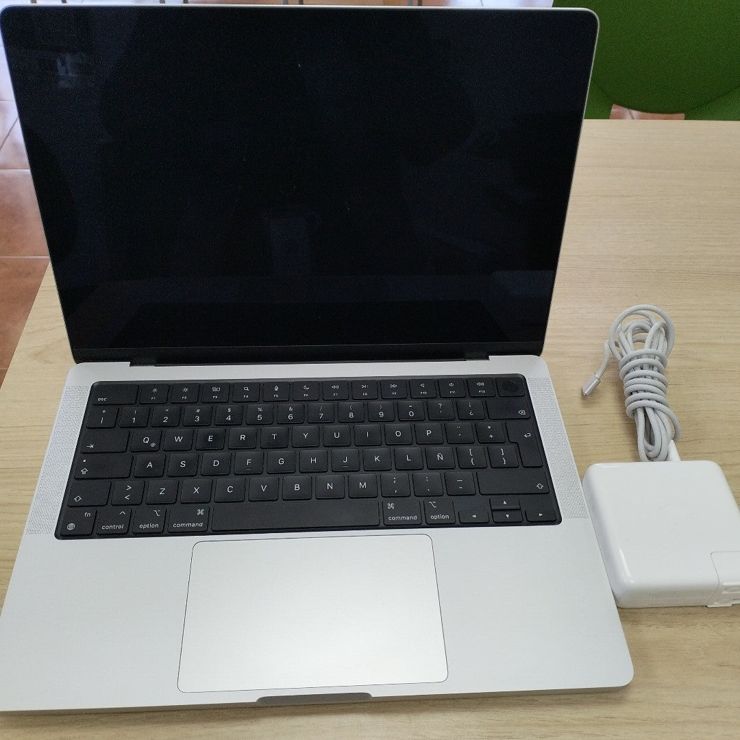 LAPTOP APPLE MACBOOK PRO 14" 2021 3.2 A2442 (10 CPU/16 GPU) 1 TB SSD 16 GB RAM (SEMINUEVO)