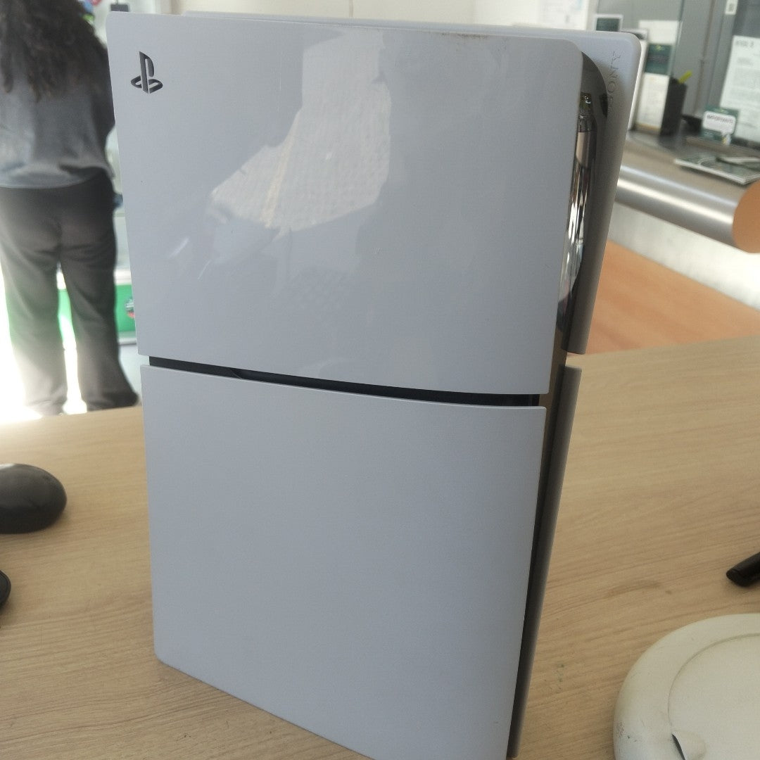 CONSOLA DE VIDEOJUEGO SONY PS5 SLIM 1 TB SSD (SEMINUEVO)