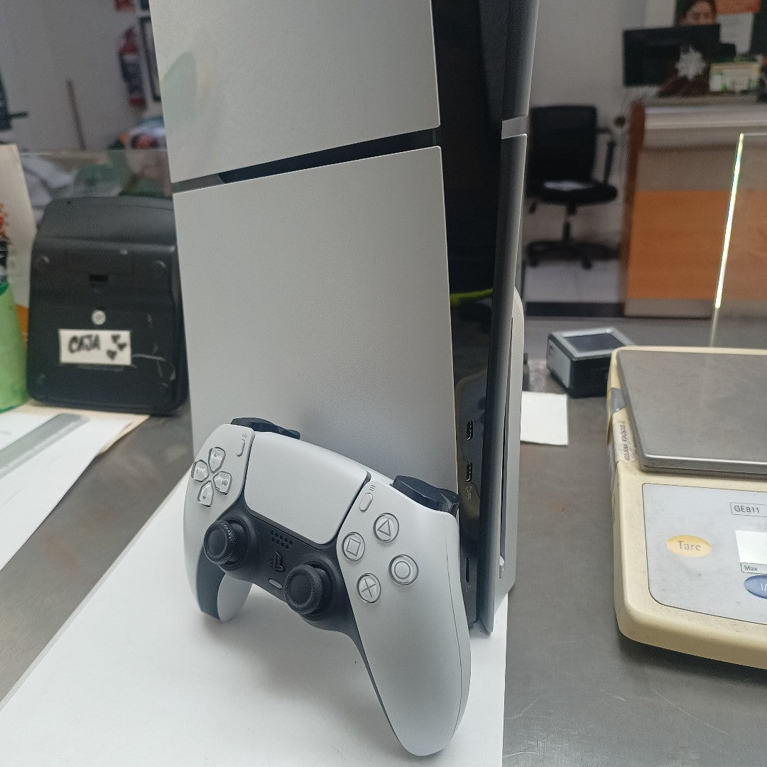 CONSOLA DE VIDEOJUEGO SONY PS5 SLIM 1 TB SSD
