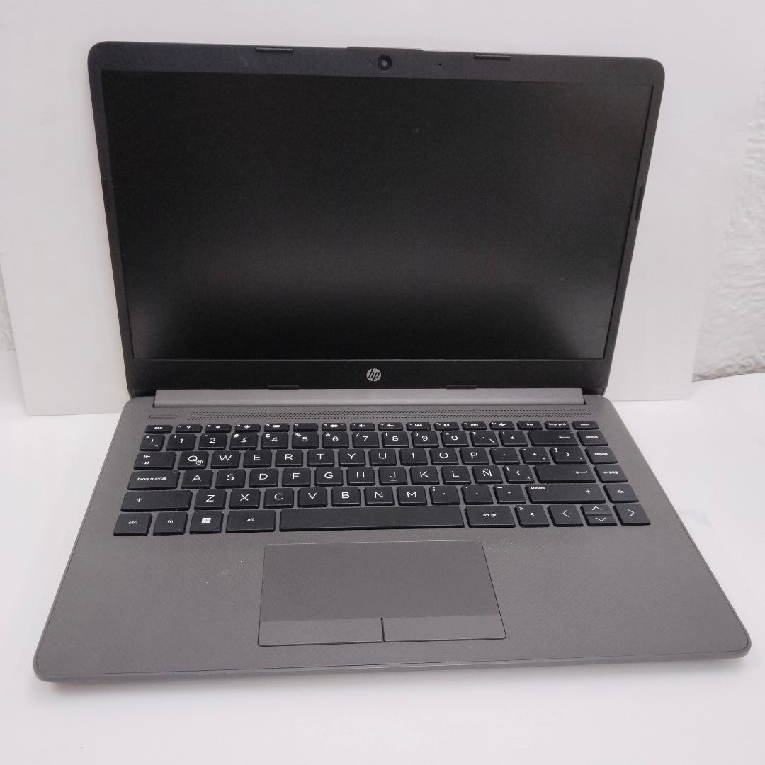 LAPTOP HP 245 G8 (2023) 256 GB SSD 8 GB RAM (SEMINUEVO)