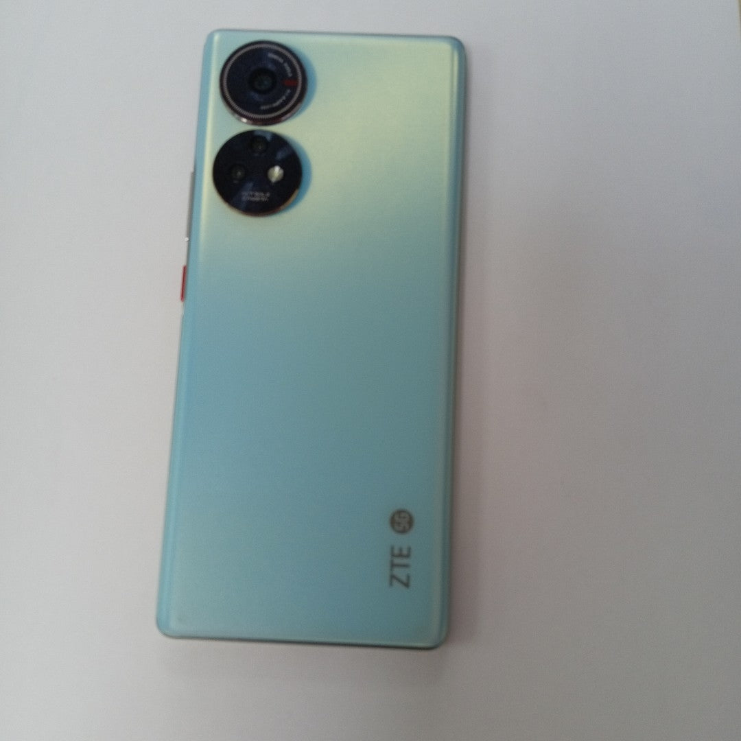 CELULAR ZTE AXON 50 5G 9050N 256 GB 6 GB RAM (SEMINUEVO)
