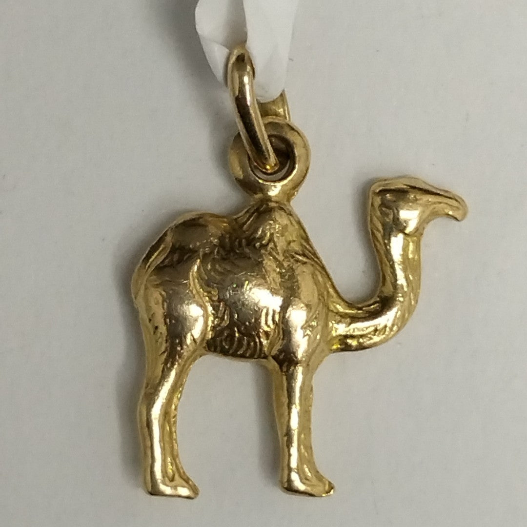 K1 1,50 GRMS 14 K ESPECIFICACIONES COMPLEMENTARIAS DIJE MOTIVO CAMELLO (SEMINUEVO)