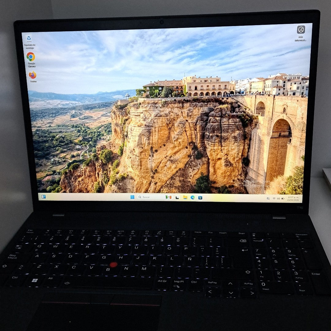LAPTOP LENOVO THINKPAD T16 GEN 1 (2023) 1 TB SSD 16 GB RAM (SEMINUEVO)