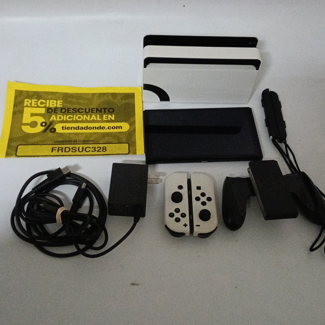 CONSOLA DE VIDEOJUEGO NINTENDO SWITCH OLED 64 GB (SEMINUEVO)