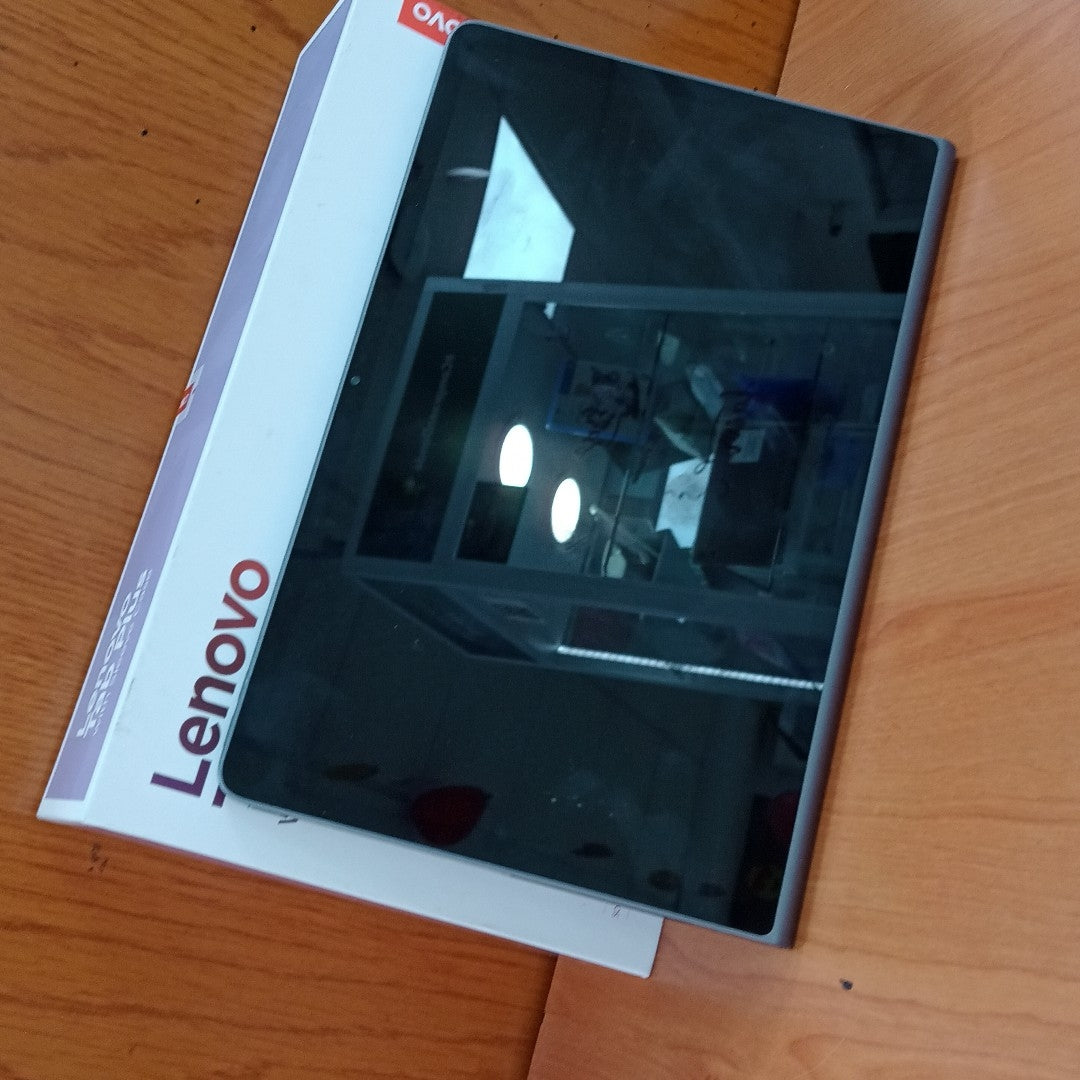 TABLETA LENOVO TAB PLUS TB351FU (2024) 128 GB 8 GB RAM (SEMINUEVO)