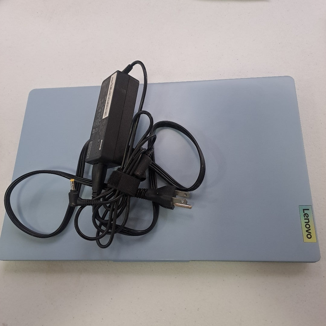 LAPTOP LENOVO IDEAPAD SLIM 3 15IAN8 (2023) 256 GB SSD 8 GB RAM (SEMINUEVO)