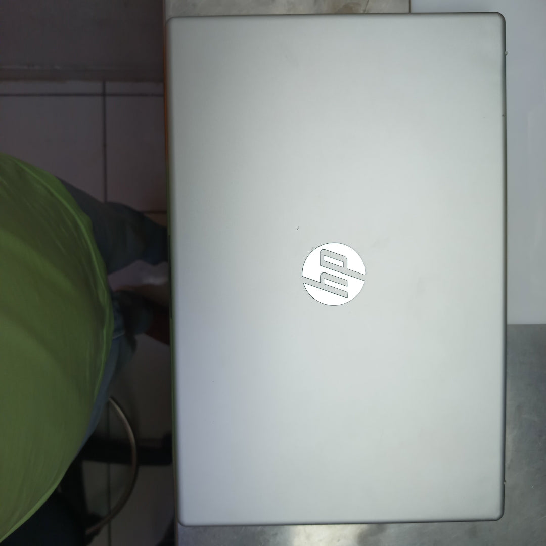 LAPTOP HP 15-FC0080LA (2024) 512 GB SSD 16 GB RAM (SEMINUEVO)