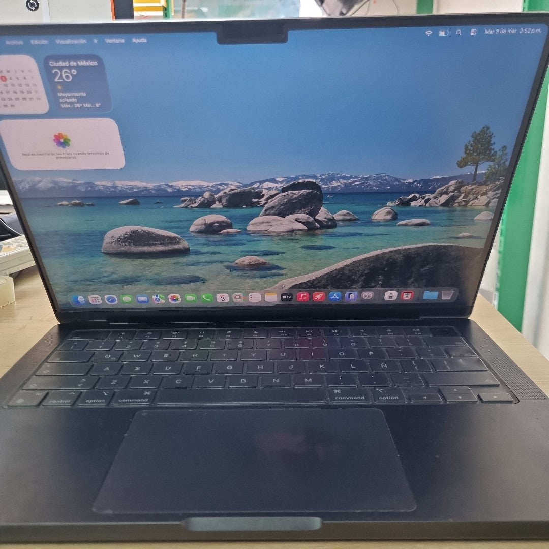LAPTOP APPLE MACBOOK PRO 14" 2024 4.4 A3112 (10 CPU/10 GPU) 512 GB SSD 16 GB RAM (SEMINUEVO)