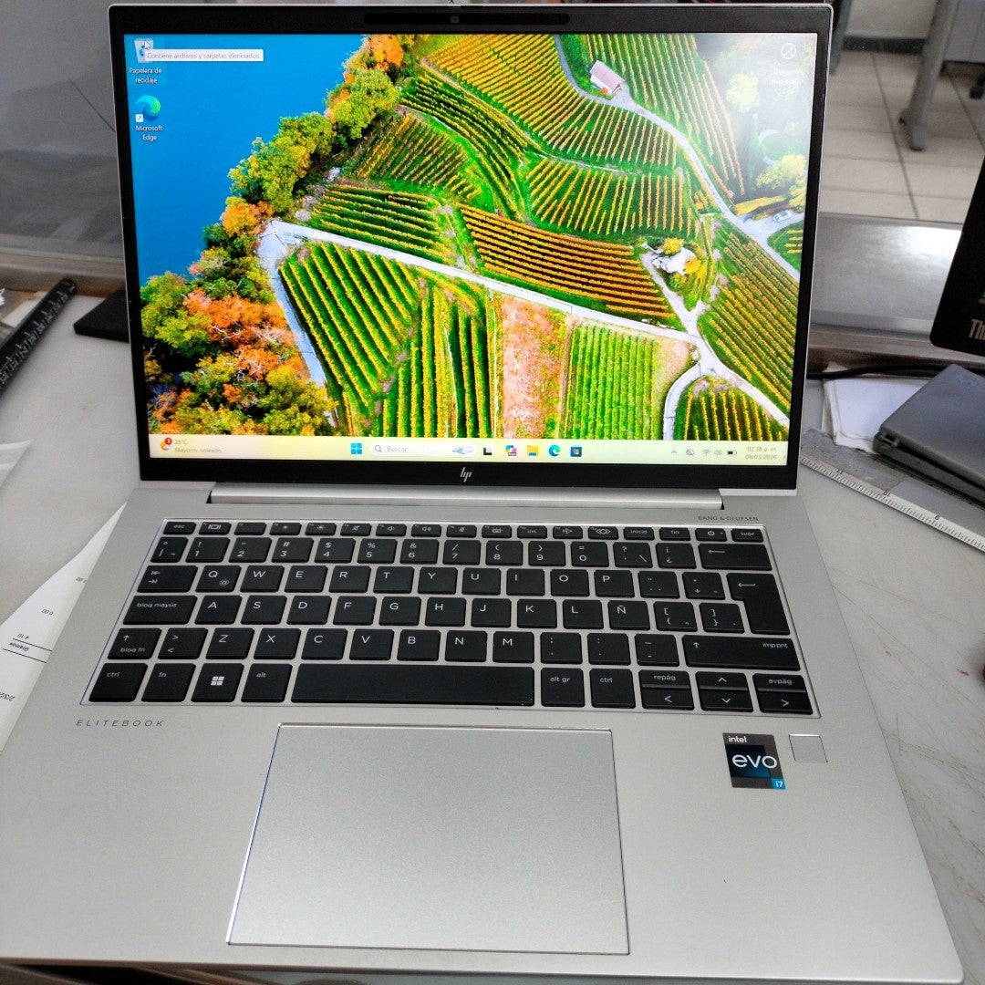 LAPTOP HP ELITEBOOK 840 G9 (2024) 256 GB SSD 16 GB RAM (SEMINUEVO)