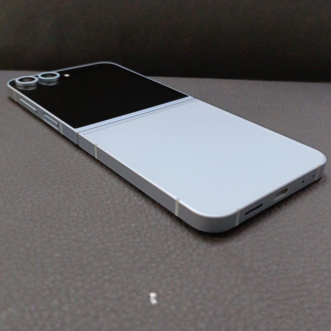 CELULAR SAMSUNG GALAXY Z FLIP6 SM-F741B (2024) 512 GB 12 GB RAM (SEMINUEVO)