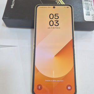 CELULAR SAMSUNG GALAXY Z FLIP6 SM-F741B (2024) 256 GB 12 GB RAM (SEMINUEVO)