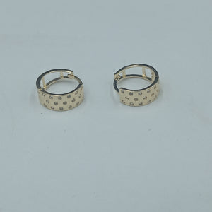 HUGGIES ORO 14K 2.7 (NUEVO)
