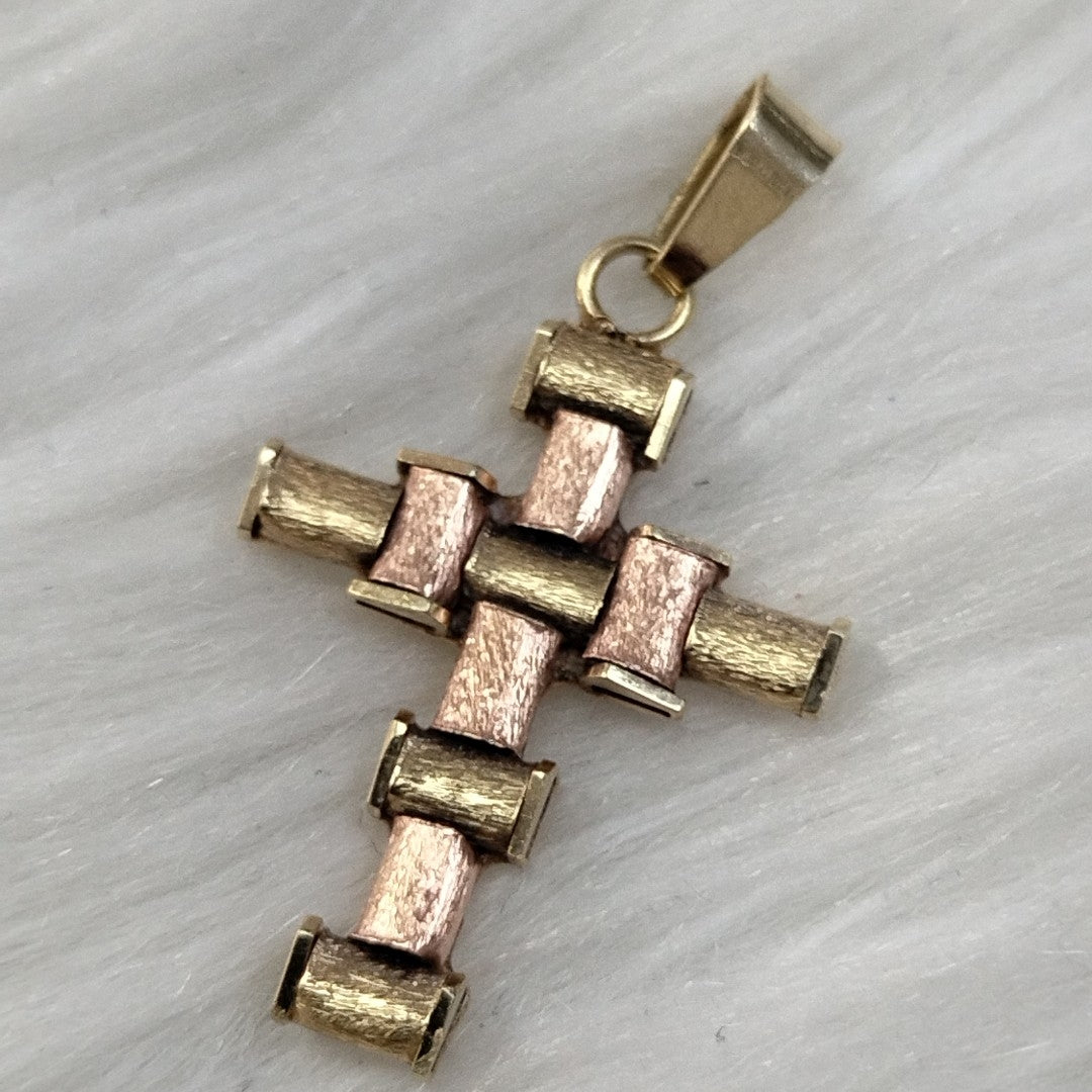 CRUZ, DIJE ORO 14 K 2 GRMS (SEMINUEVO)