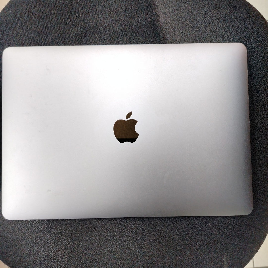 LAPTOP APPLE MACBOOK PRO 13" 2022 3.49 A2338 256 GB SSD 8 GB RAM (SEMINUEVO)