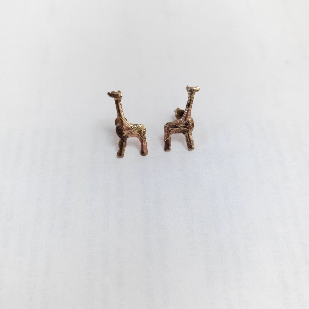ARETES PAR ORO 8 K 0.9 GRMS (SEMINUEVO)